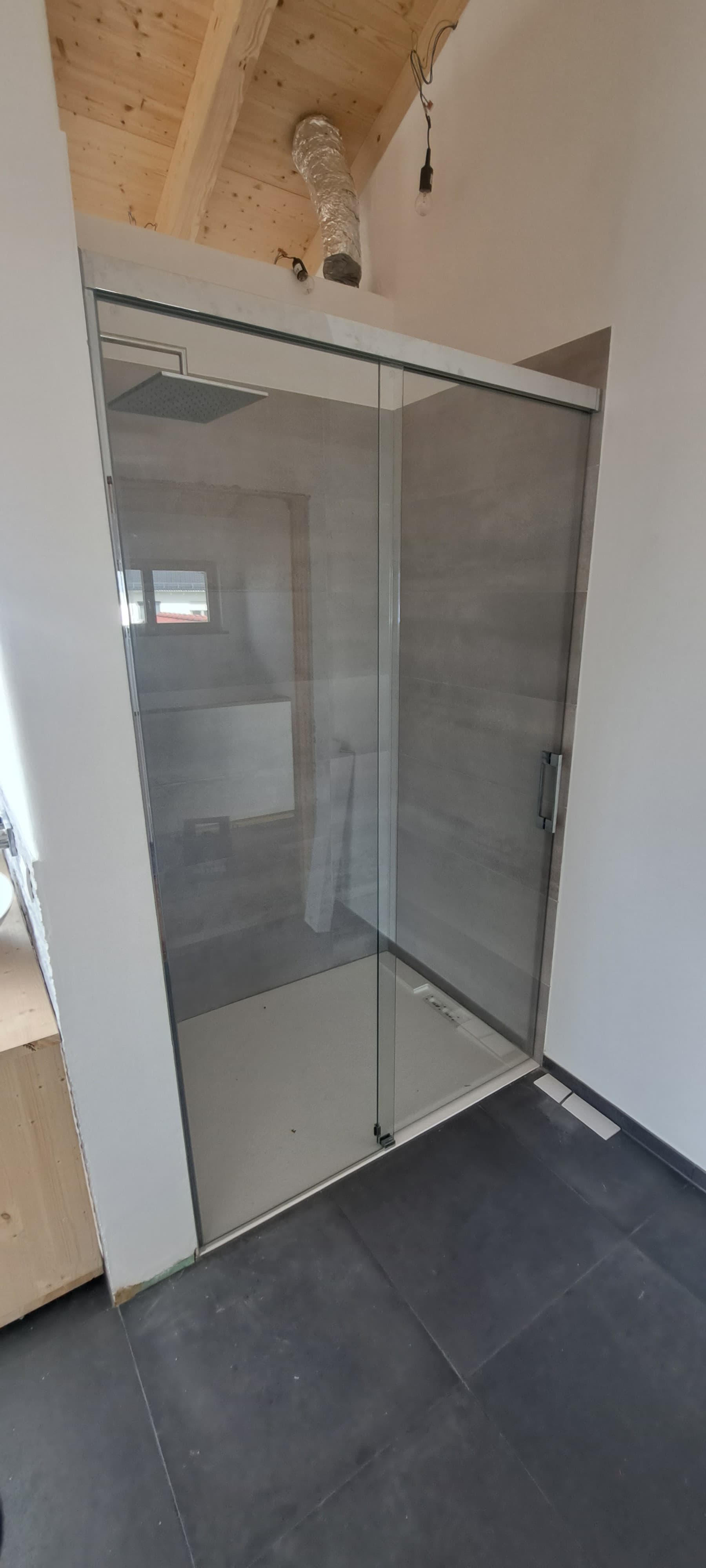 Nischendusche mit Schiebeelementen